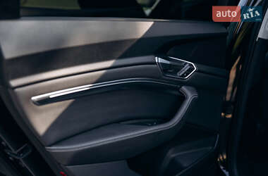 Позашляховик / Кросовер Audi e-tron 2019 в 