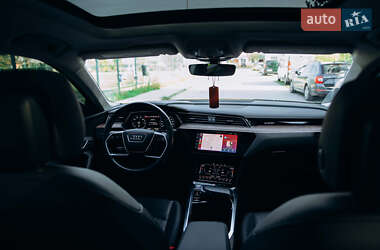 Позашляховик / Кросовер Audi e-tron 2019 в 