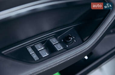 Позашляховик / Кросовер Audi e-tron 2019 в 