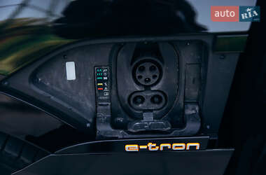 Позашляховик / Кросовер Audi e-tron 2019 в 