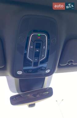 Внедорожник / Кроссовер Audi e-tron 2019 в 