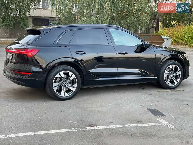 Позашляховик / Кросовер Audi e-tron 2021 в Києві