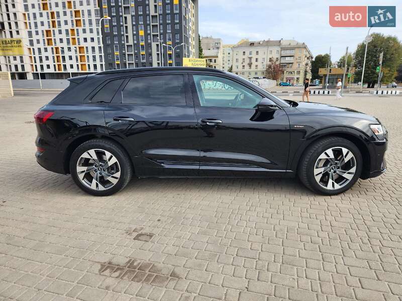 Позашляховик / Кросовер Audi e-tron 2021 в Києві