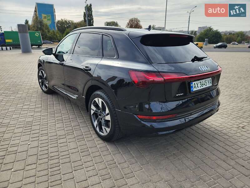 Позашляховик / Кросовер Audi e-tron 2021 в Києві