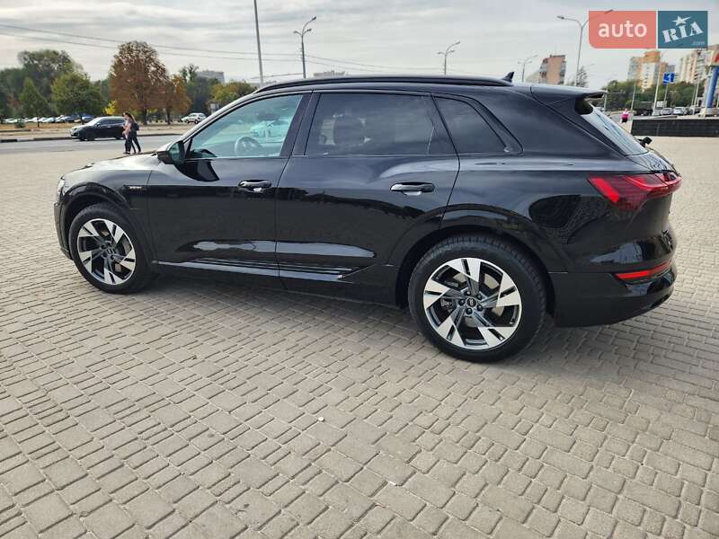 Позашляховик / Кросовер Audi e-tron 2021 в Києві