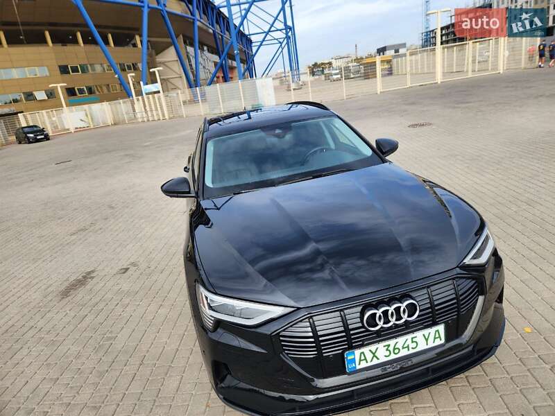 Позашляховик / Кросовер Audi e-tron 2021 в Києві