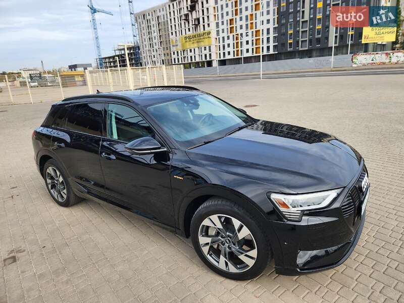 Позашляховик / Кросовер Audi e-tron 2021 в Києві