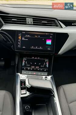 Позашляховик / Кросовер Audi e-tron 2019 в 
