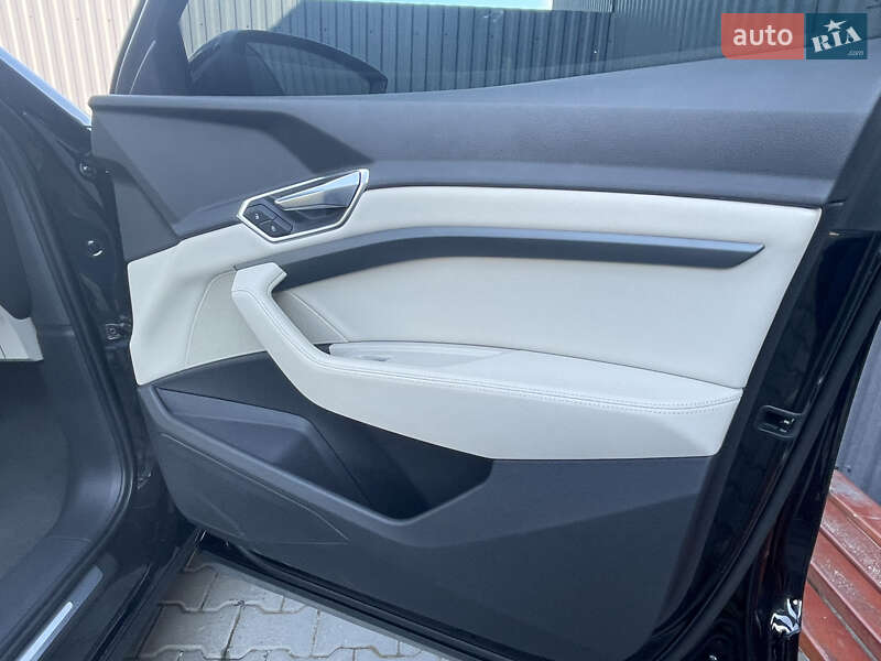 Позашляховик / Кросовер Audi e-tron 2020 в Кам'янець-Подільському