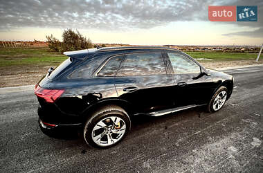 Внедорожник / Кроссовер Audi e-tron 2019 в 