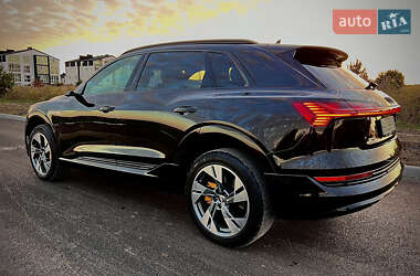 Внедорожник / Кроссовер Audi e-tron 2019 в 