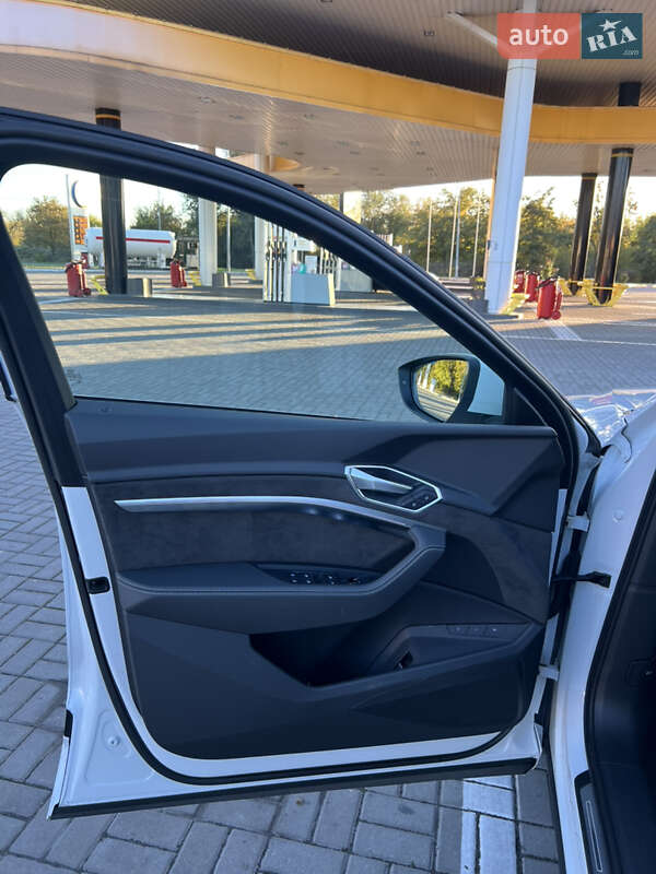 Внедорожник / Кроссовер Audi e-tron 2020 в Днепре