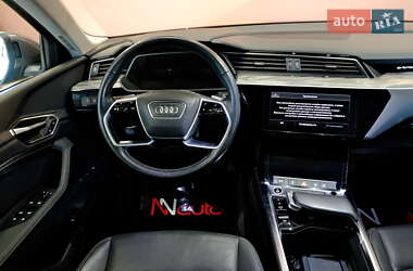 Внедорожник / Кроссовер Audi e-tron 2020 в 