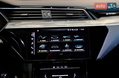 Внедорожник / Кроссовер Audi e-tron 2020 в 