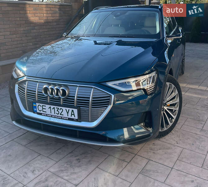 Позашляховик / Кросовер Audi e-tron 2019 в 