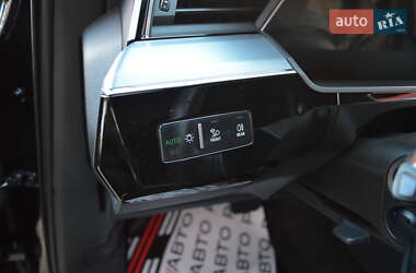 Внедорожник / Кроссовер Audi e-tron 2020 в 