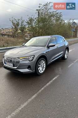 Позашляховик / Кросовер Audi e-tron 2019 в 