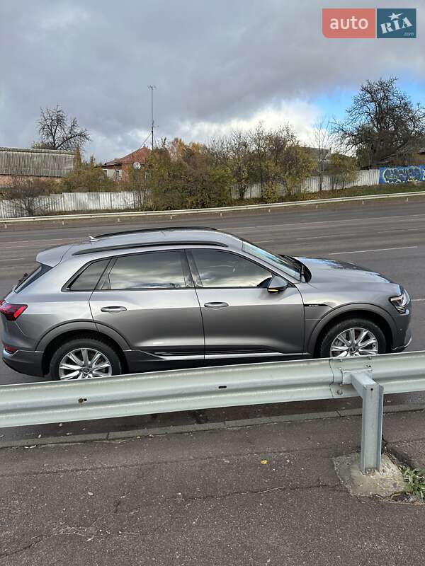 Позашляховик / Кросовер Audi e-tron 2019 в Сумах