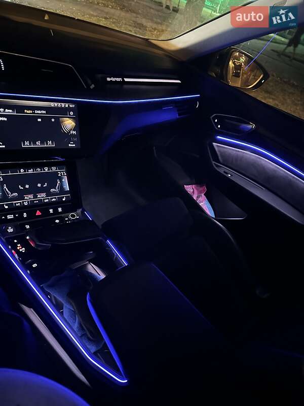 Позашляховик / Кросовер Audi e-tron 2019 в Сумах