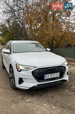 Внедорожник / Кроссовер Audi e-tron 2022 в 