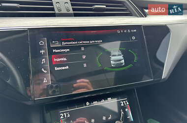 Внедорожник / Кроссовер Audi e-tron 2023 в 