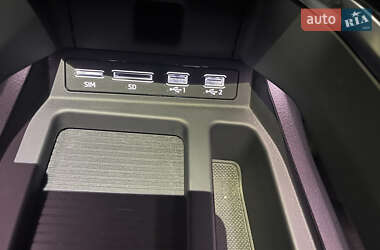 Внедорожник / Кроссовер Audi e-tron 2020 в 