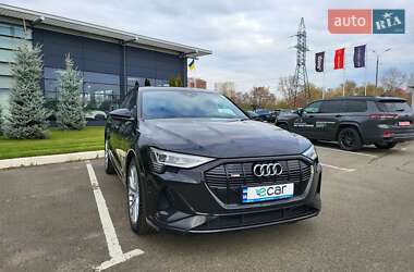 Внедорожник / Кроссовер Audi e-tron 2020 в 
