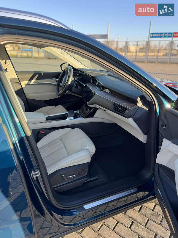 Позашляховик / Кросовер Audi e-tron 2019 в Львові фото 48 Позашляховик / Кросовер Audi e-tron 2019 в Львові