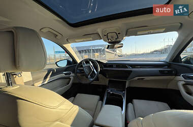 Внедорожник / Кроссовер Audi e-tron 2019 в 