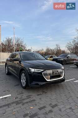 Внедорожник / Кроссовер Audi e-tron 2021 в 