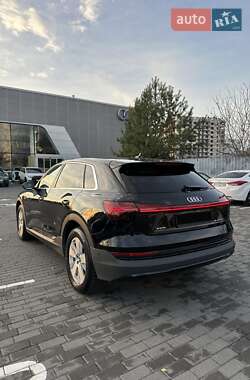 Внедорожник / Кроссовер Audi e-tron 2021 в 