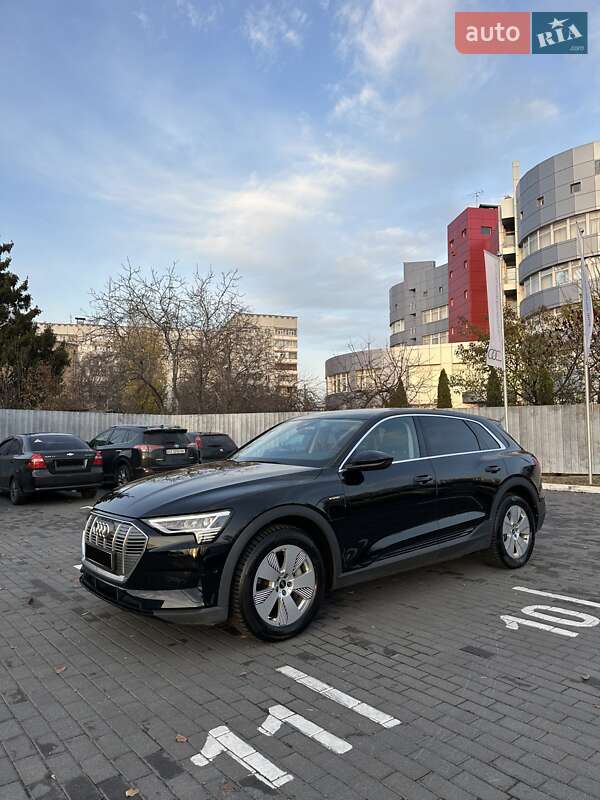 Внедорожник / Кроссовер Audi e-tron 2021 в Киеве