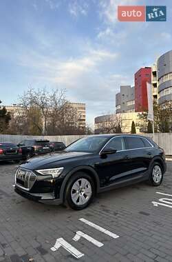 Внедорожник / Кроссовер Audi e-tron 2021 в 