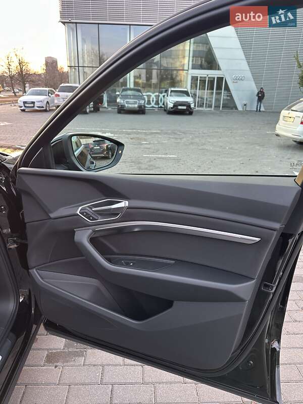 Внедорожник / Кроссовер Audi e-tron 2021 в Киеве