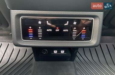 Позашляховик / Кросовер Audi e-tron 2020 в 