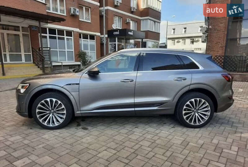 Audi e-tron 2019