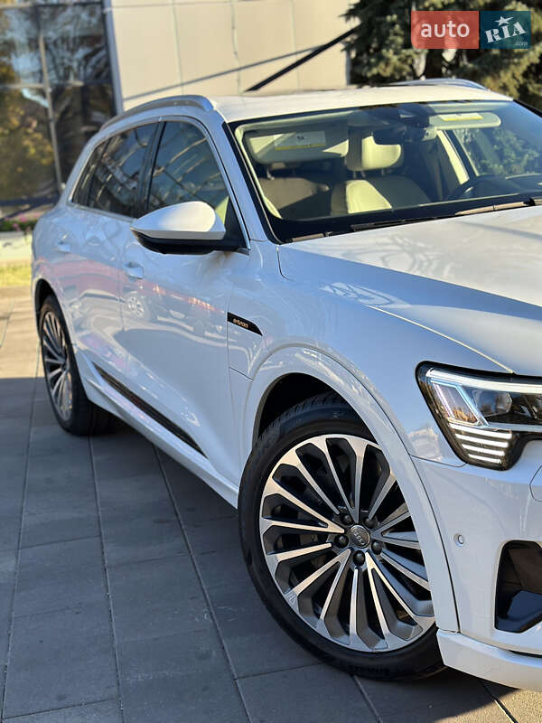Внедорожник / Кроссовер Audi e-tron 2019 в Полтаве
