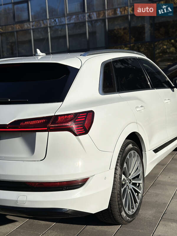Внедорожник / Кроссовер Audi e-tron 2019 в Полтаве