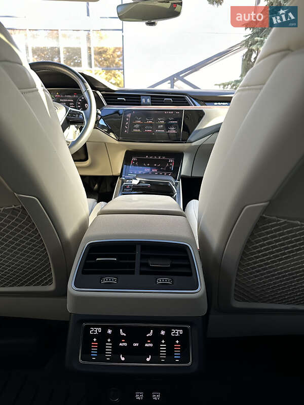 Внедорожник / Кроссовер Audi e-tron 2019 в Полтаве