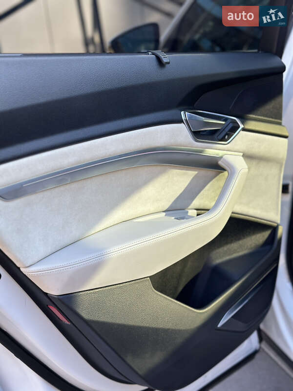 Внедорожник / Кроссовер Audi e-tron 2019 в Полтаве