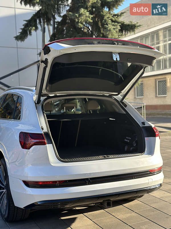 Внедорожник / Кроссовер Audi e-tron 2019 в Полтаве