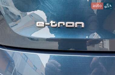 Внедорожник / Кроссовер Audi e-tron 2020 в 