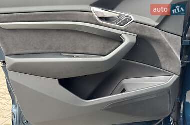 Внедорожник / Кроссовер Audi e-tron 2020 в 