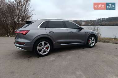 Внедорожник / Кроссовер Audi e-tron 2019 в 