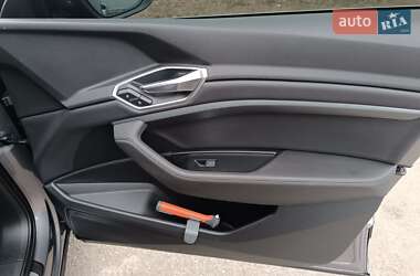 Внедорожник / Кроссовер Audi e-tron 2019 в 