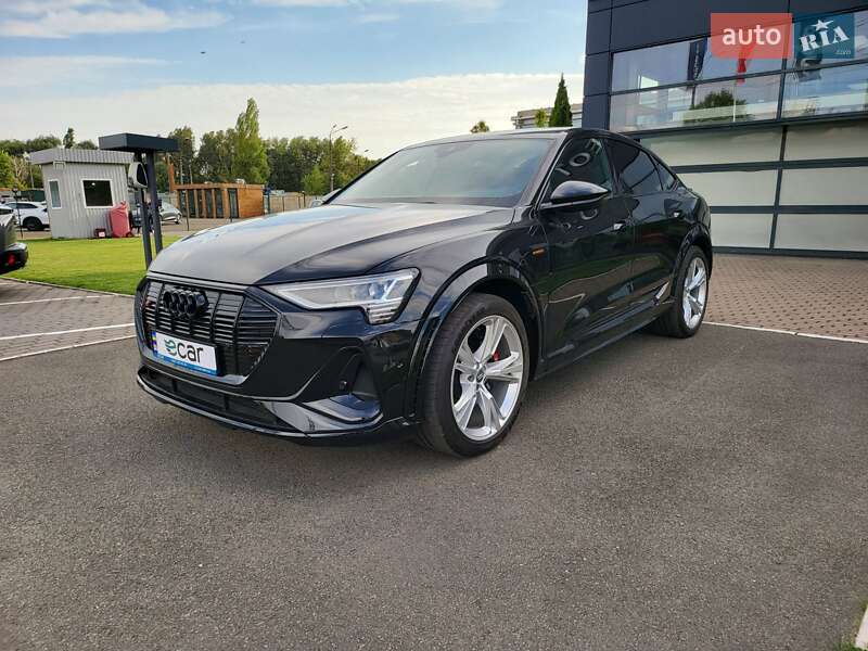Внедорожник / Кроссовер Audi e-tron 2022 в 