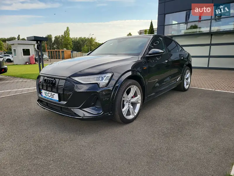 Позашляховик / Кросовер Audi e-tron 2022 в 