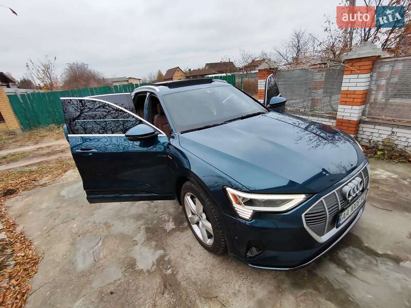 Позашляховик / Кросовер Audi e-tron 2019 в Києві