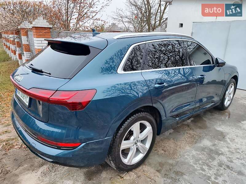 Позашляховик / Кросовер Audi e-tron 2019 в Києві