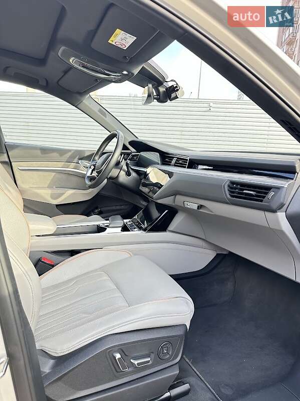 Внедорожник / Кроссовер Audi e-tron 2019 в Одессе фото 5 Внедорожник / Кроссовер Audi e-tron 2019 в Одессе